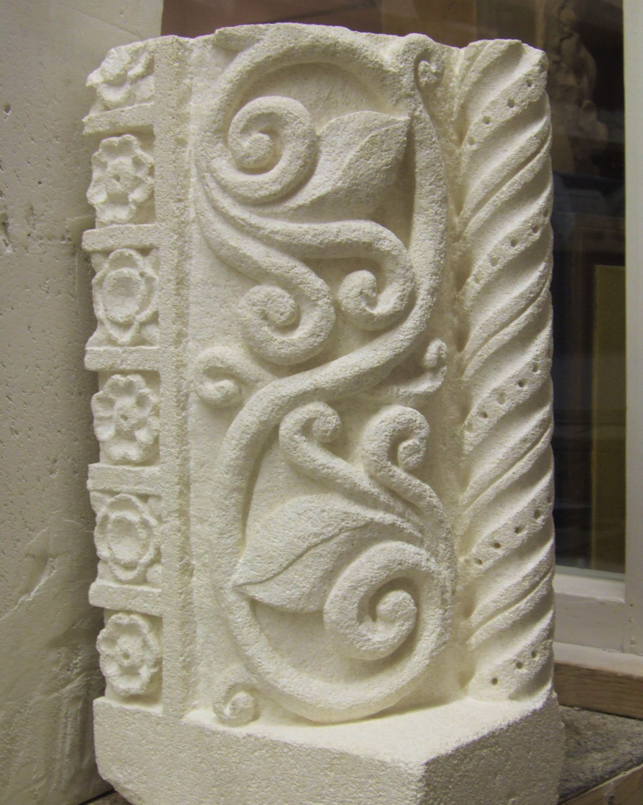 Base de colonne Romane 11ème siècle Base de colonne Romane 11ème siècle