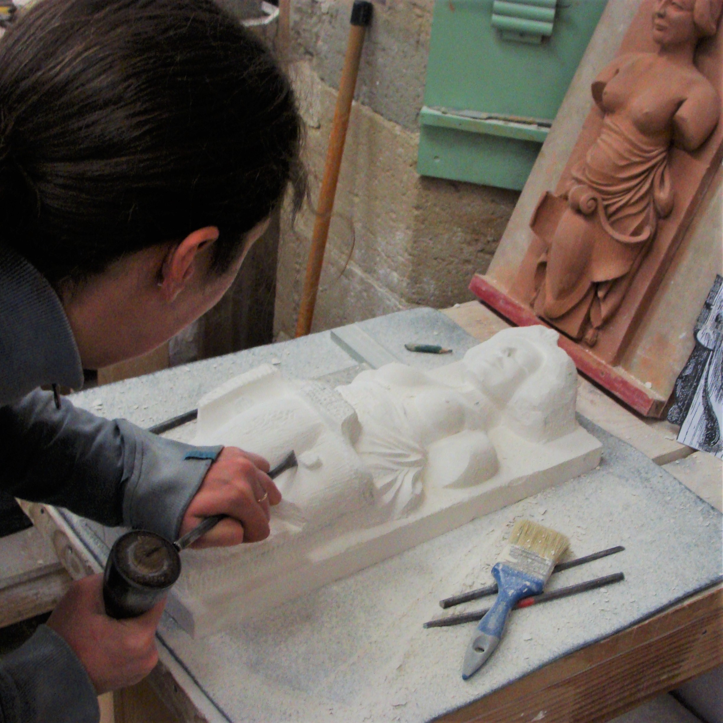 Haut-relief en pierre d’une Caryatide époque 17ème siècle Haut-relief en pierre d'une Caryatide époque 17ème siècle